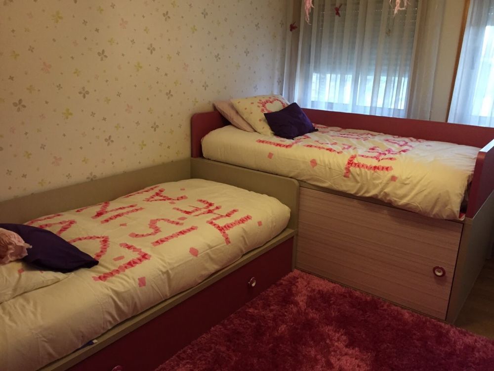 Cama solteiro + colchão + roupa de cama