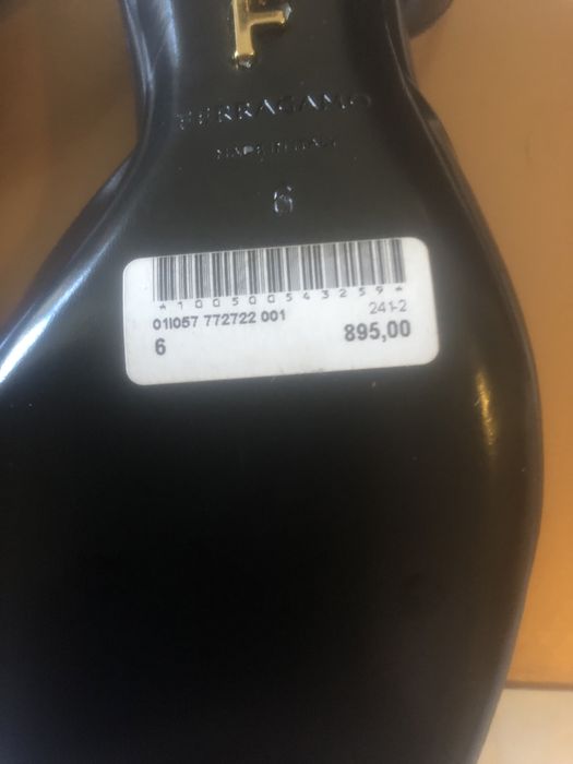 Sapatos femeninos novos com etiquetas