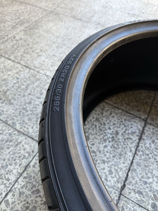 Pneus semi-novos 255/30R20