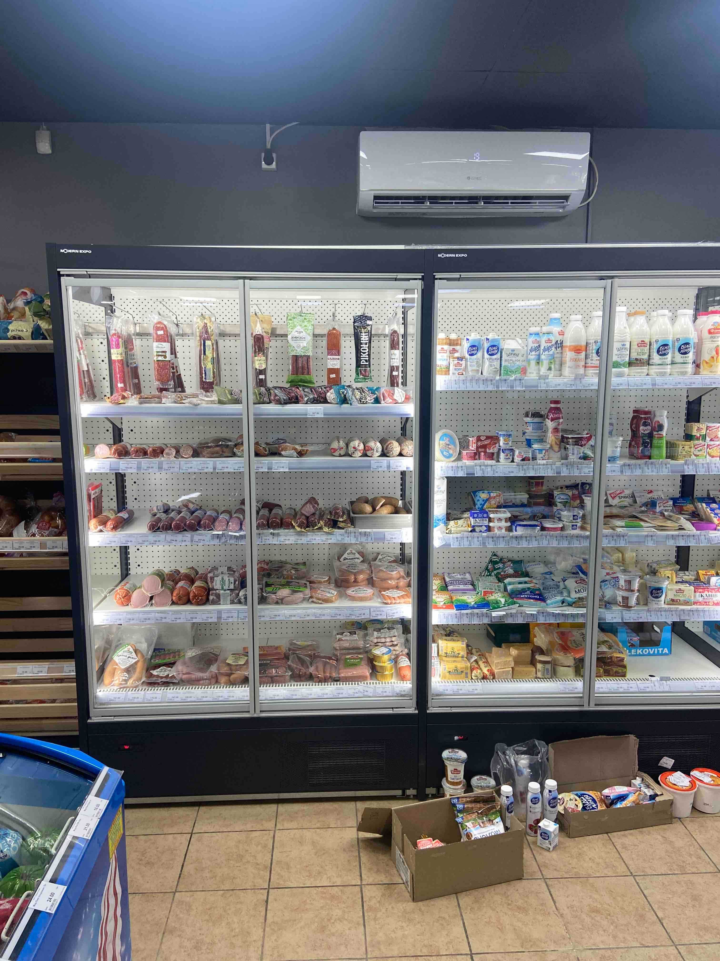Стелажі в магазин, касові прилавки, холодильники. Гранти на обладнання