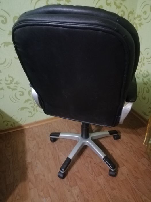 Продам кожаное кресло