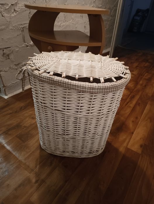 Kosz wiklinowy. Jysk.