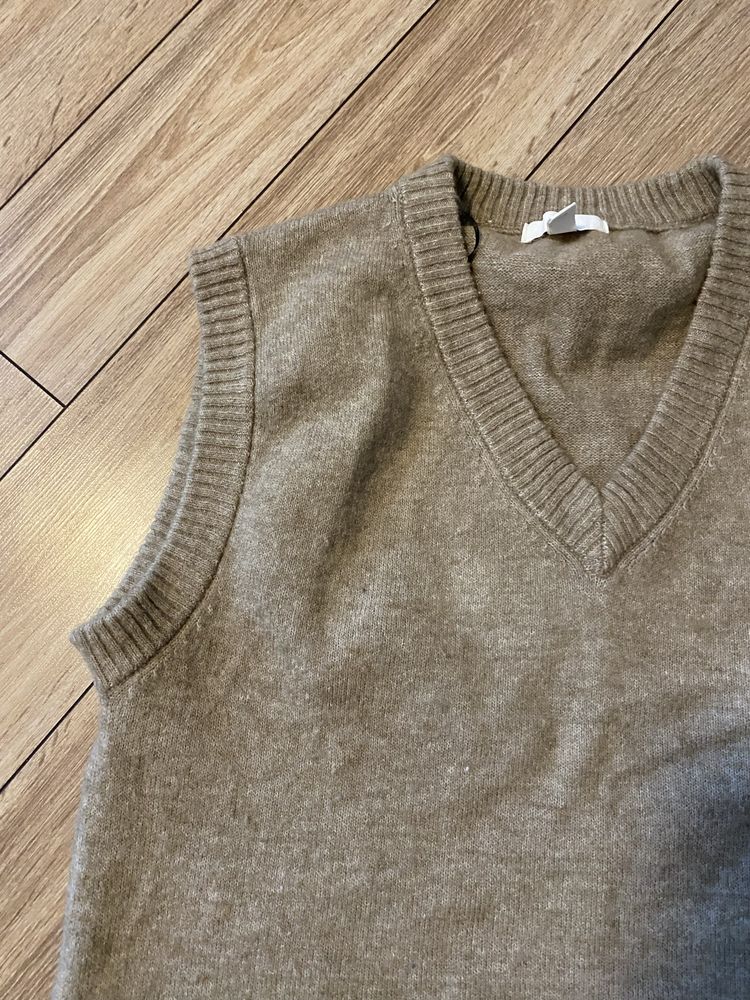 Wełniany Bezrękawnik/Kamizelka swetrowa/sweter w serek.  H&M.