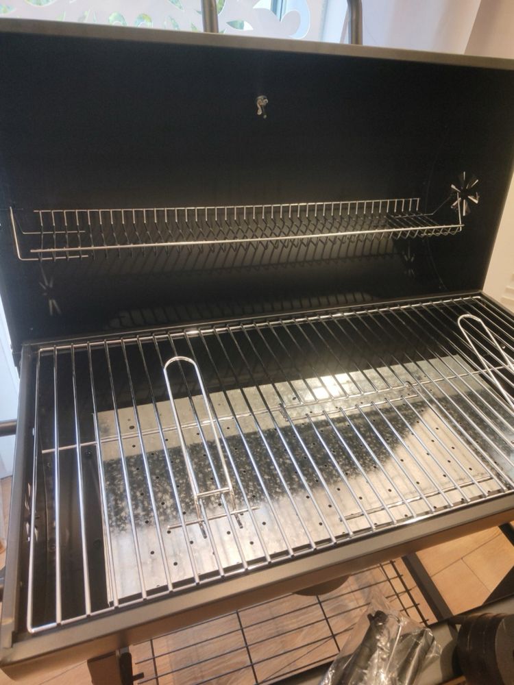 Grill ogrodowy zamykany ze stali nierdzewnej z akcesoriami duży ruszt