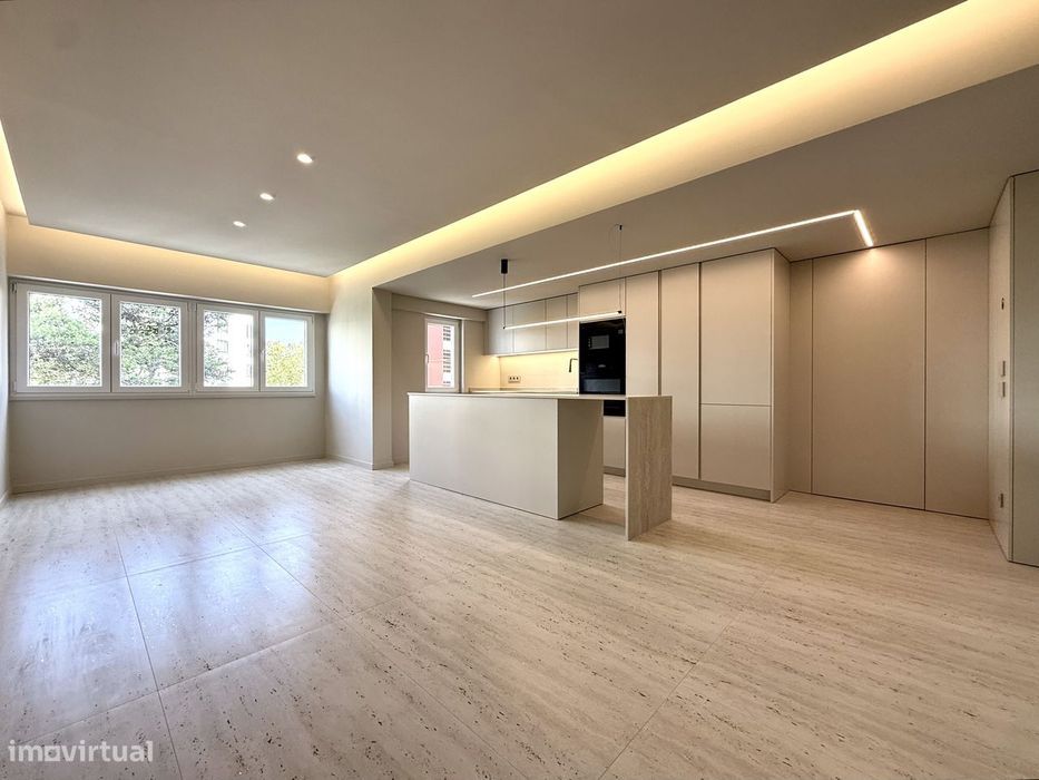 Apartamento T2 totalmente remodelado no Monte Estoril