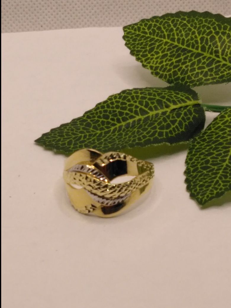 Złoty pierścionek ze szlifem, złoto 585 r. 30