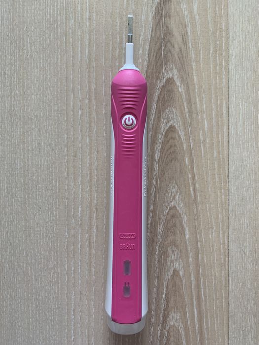 Szczoteczka elektryczna Oral-B (sprzedam)