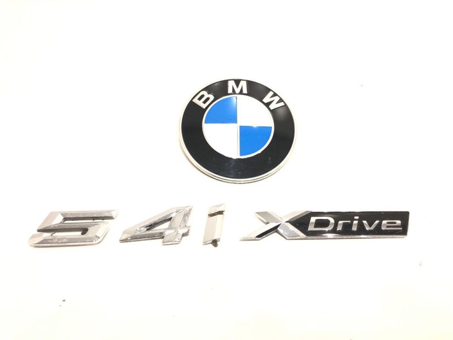 EMBLEMAT LOGO NAPISY ZNACZEK TYŁ - 115.00 PLN - BMW 5 (G30, F90) 2016 - 2022 540 i Mild-Hybrid