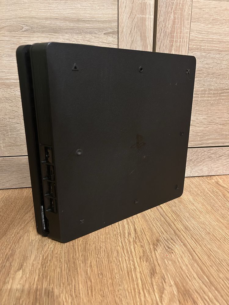Konsola Playstation 4 Slim + kontroler