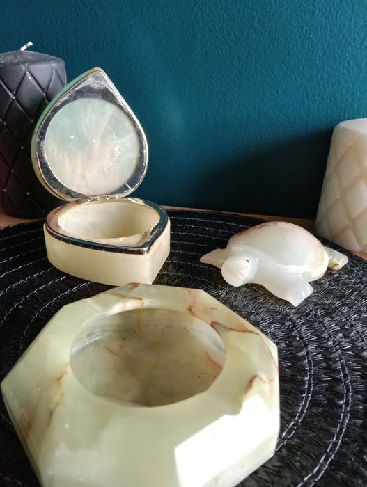 Przedmioty z alabastru