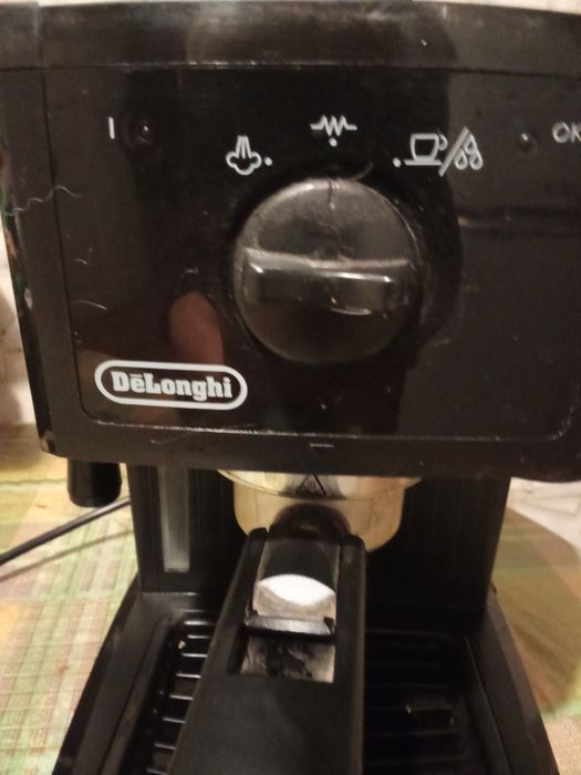 Ріжкова кавомашина Delonghi
