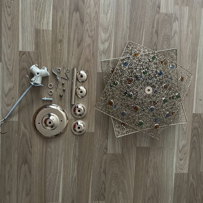 Золотий світильник з камінцями на три лампочки у спальню або вітальню