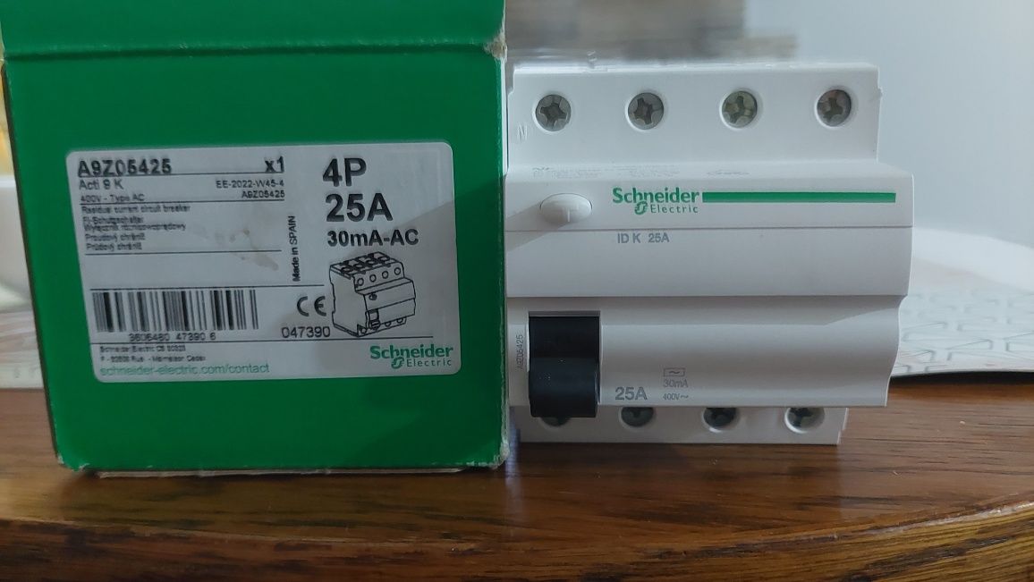 Schneider Wyłącznik różnicowoprądowy 4P 25A AC A9Z05425