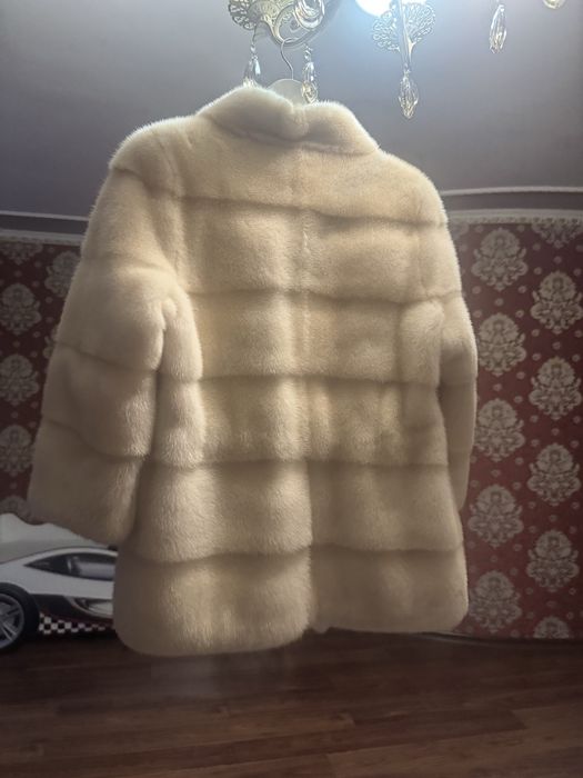 Продам натуральну норкову шубу