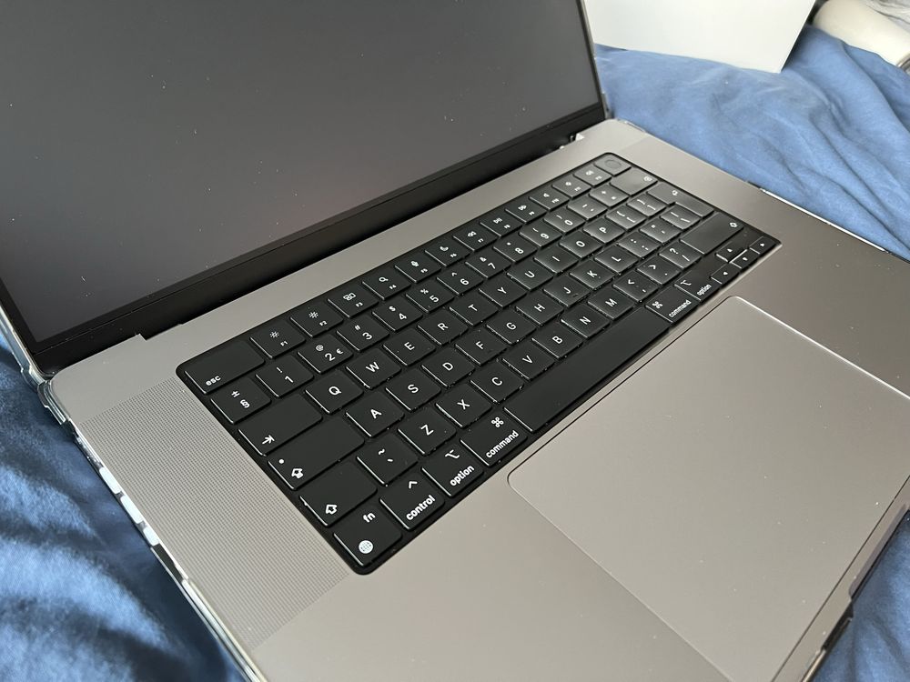MacBook Pro 16” (M1 Pro, 16 GB RAM, 512 GB SSD)