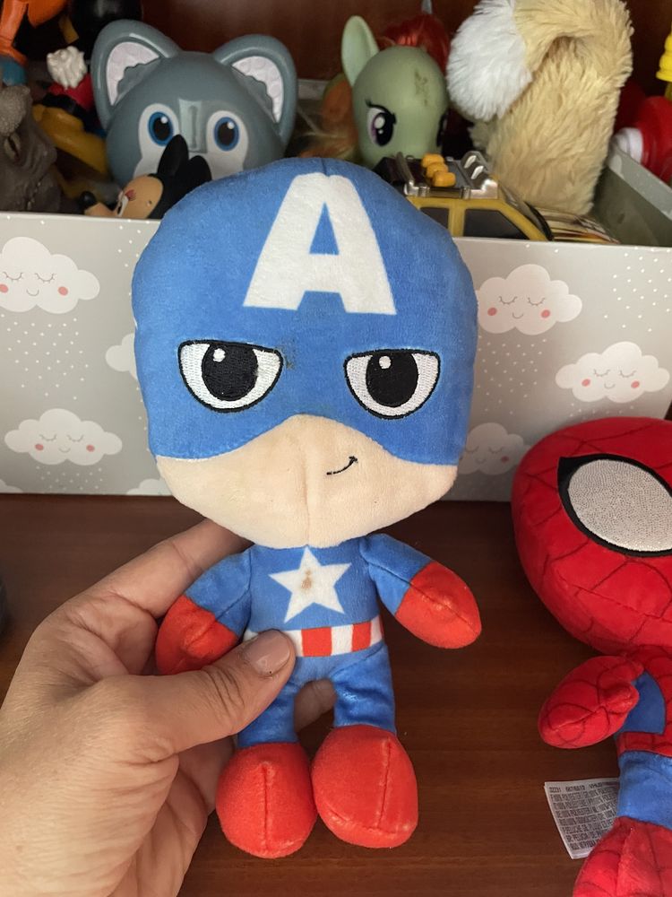 Peluches Homem Aranha e Capitão América