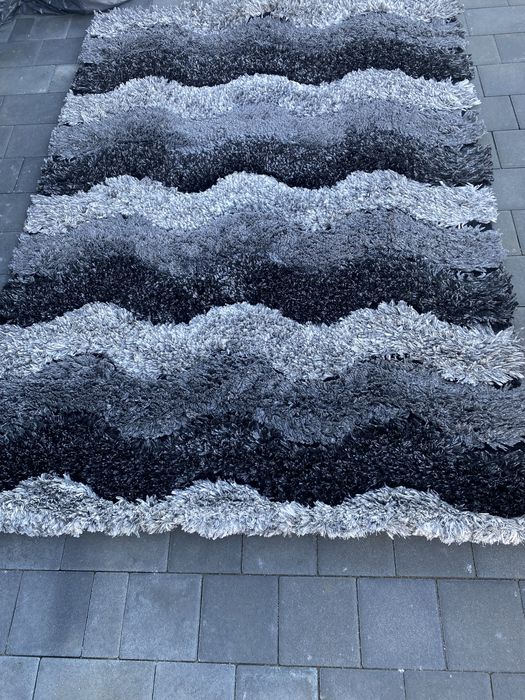 Piekny dywan w stanie jak nowym