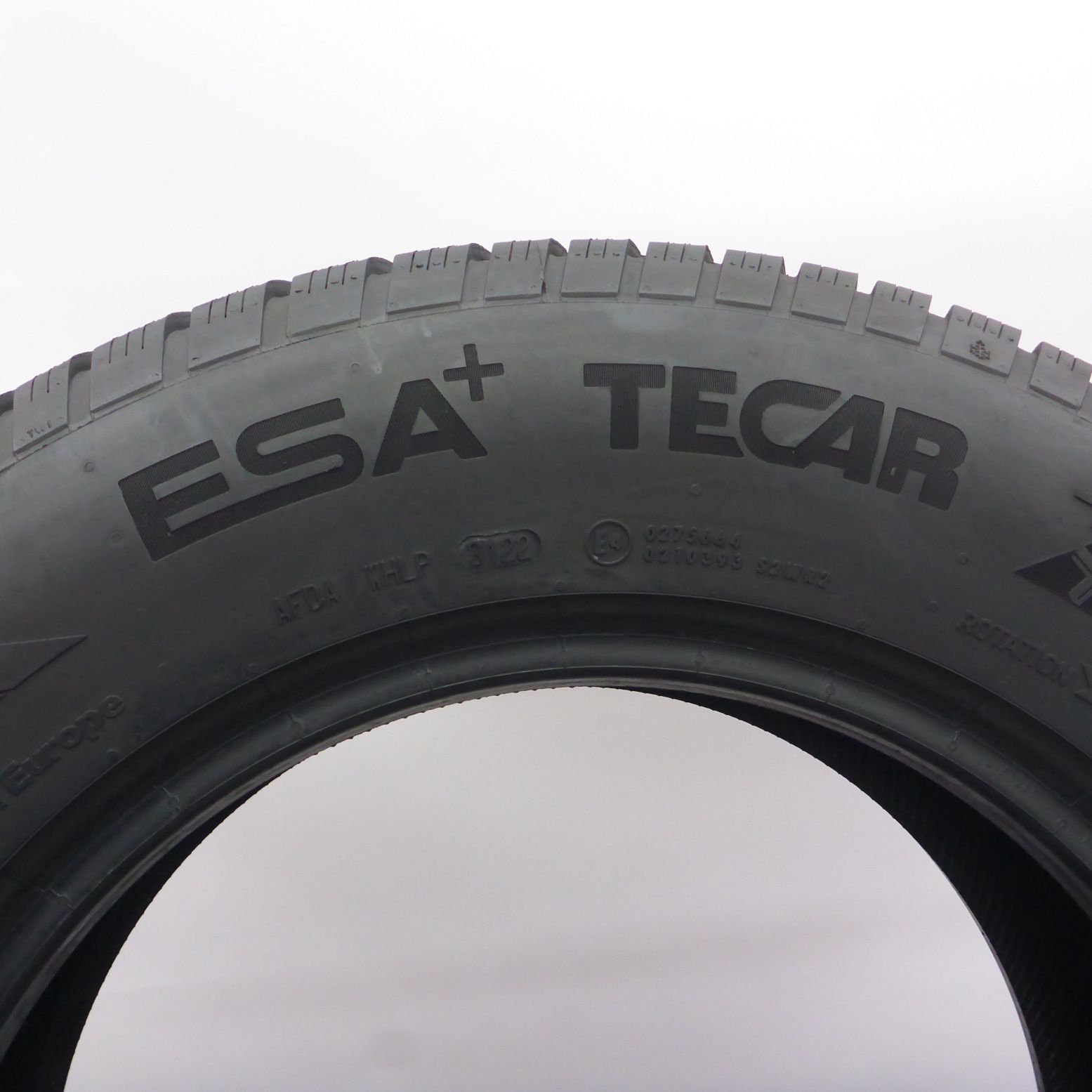 Opony 215/70/16 Esa Tecar 215/70R16 100T Zimowe 2022 7,8-8,2mm
