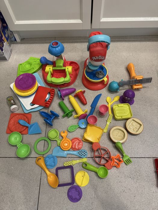 Duzy zestaw akcesoriow Play Doh