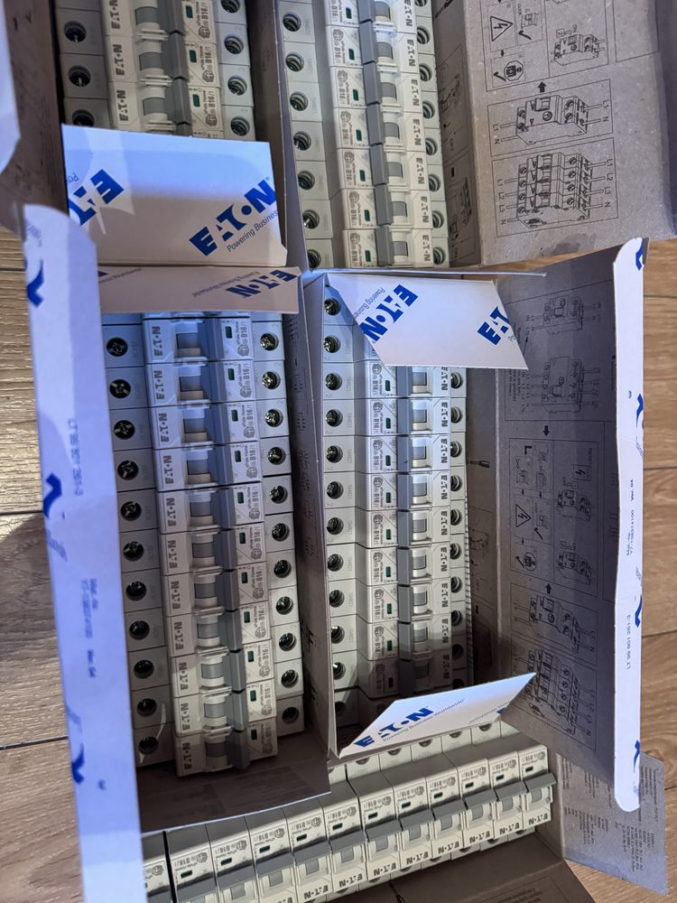 Bezpieczniki  Eaton B16A, 5 opakowań po 12 sztuk, nowe