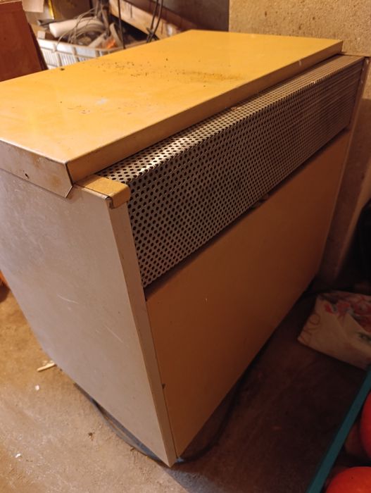 Piec akumulacyjny z cegłami szamotowymi