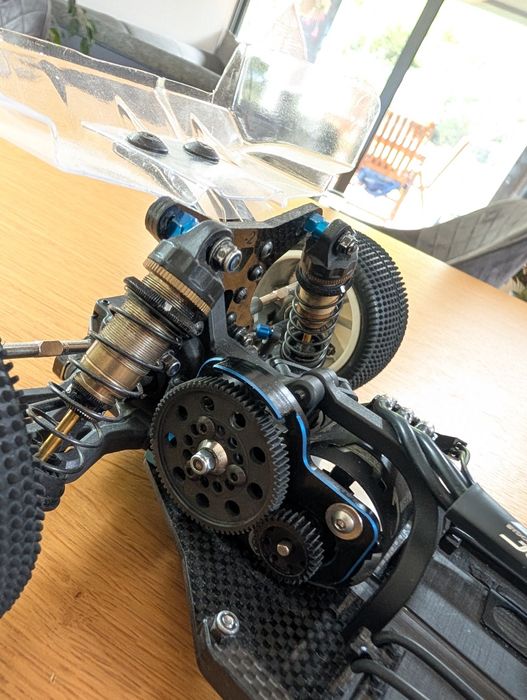 Model zawodniczy buggy 1/10 team asso associated dużo modyfikacji