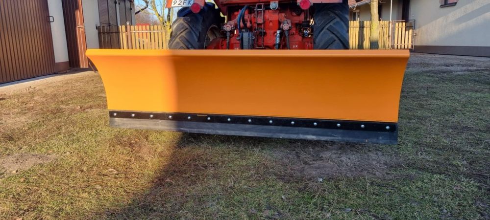 Pług do śniegu do ciągnika