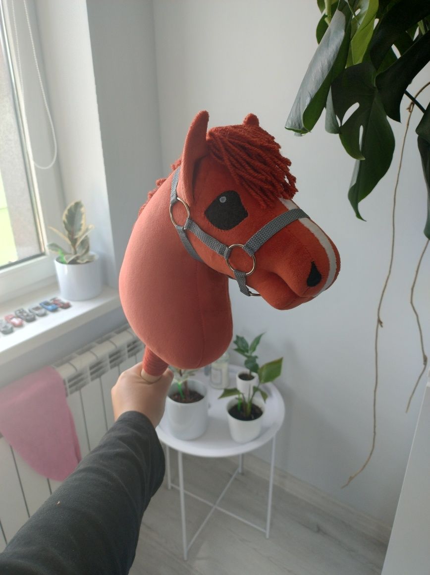 Hobby Horse Rudy Z Białą Odmianą Na Pysku+ akcesoria