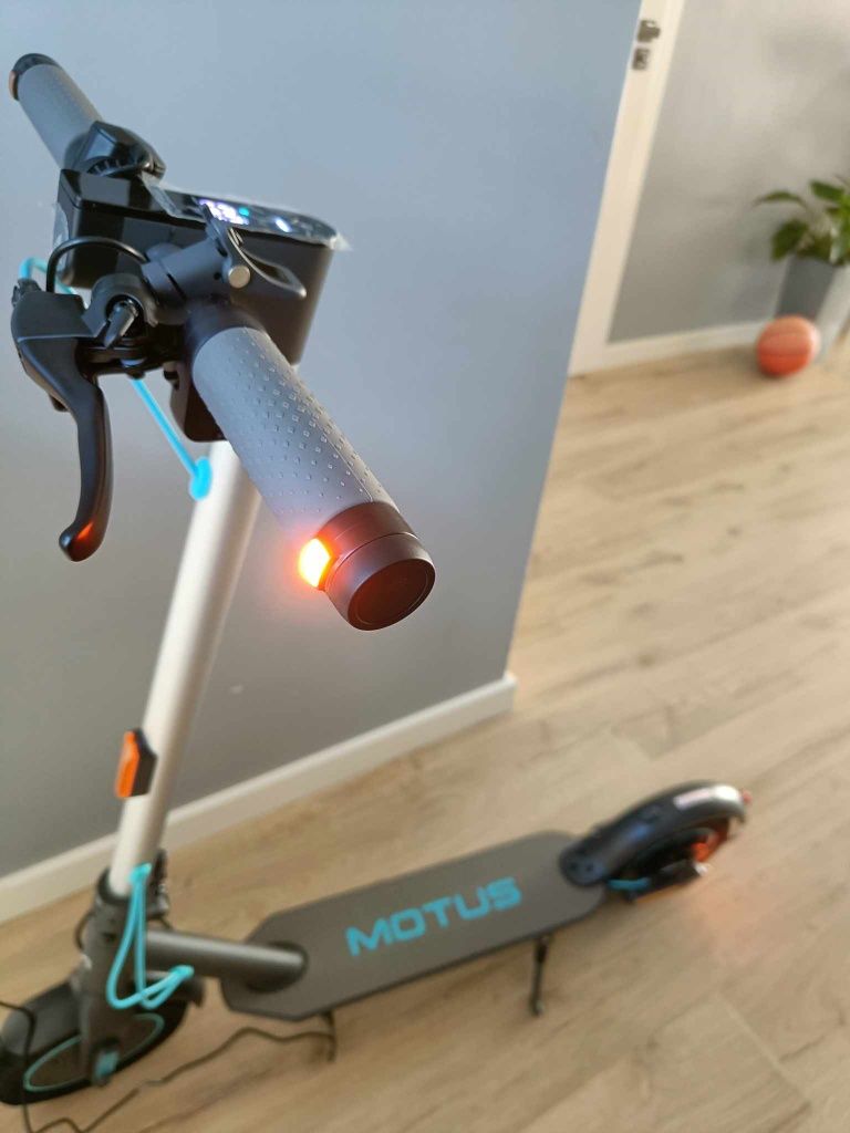 Motus scooty 10 lite 2023 kierunkowskazy nowy model