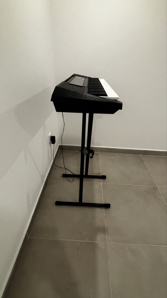 Teclado Yamaha PSR-F50 + Suporte Regulável | Excelente Estado!