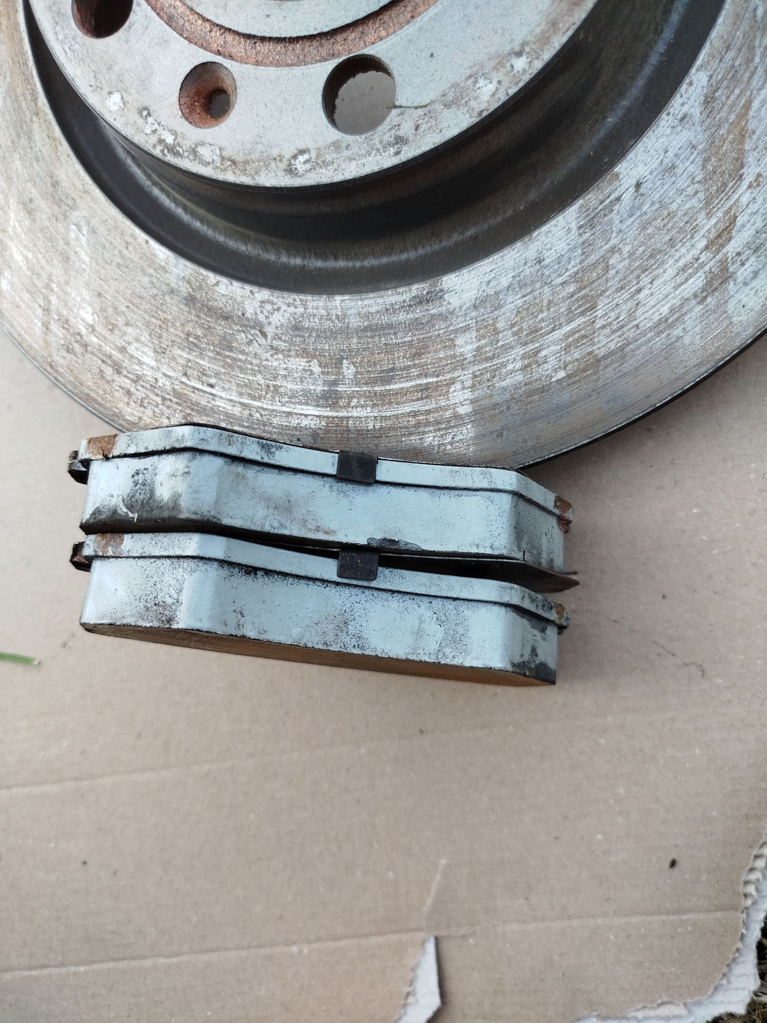 Tarcze klocki przód brembo ,VW passat B5 1.6,prawie nowe
