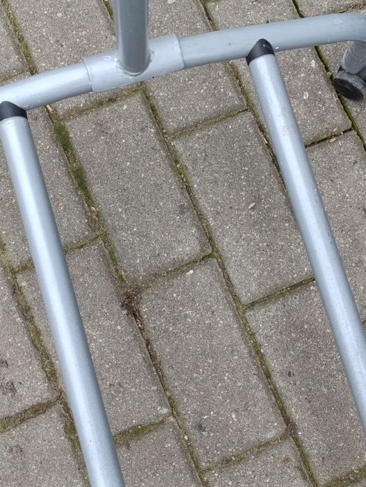 Stojak na ubrania metalowy