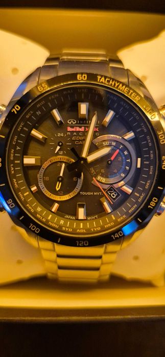 Casio Edifice EFR-526D, wersja limitowana Red Bull Racing Infiniti