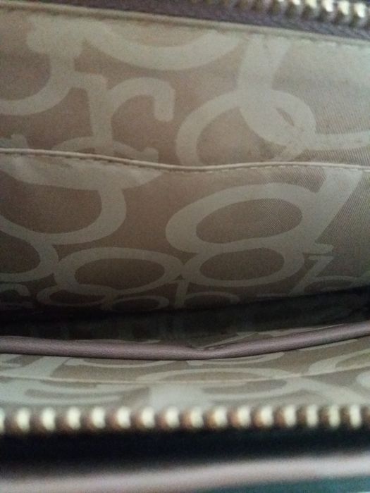 Carteira em verniz da Roccobarrocco