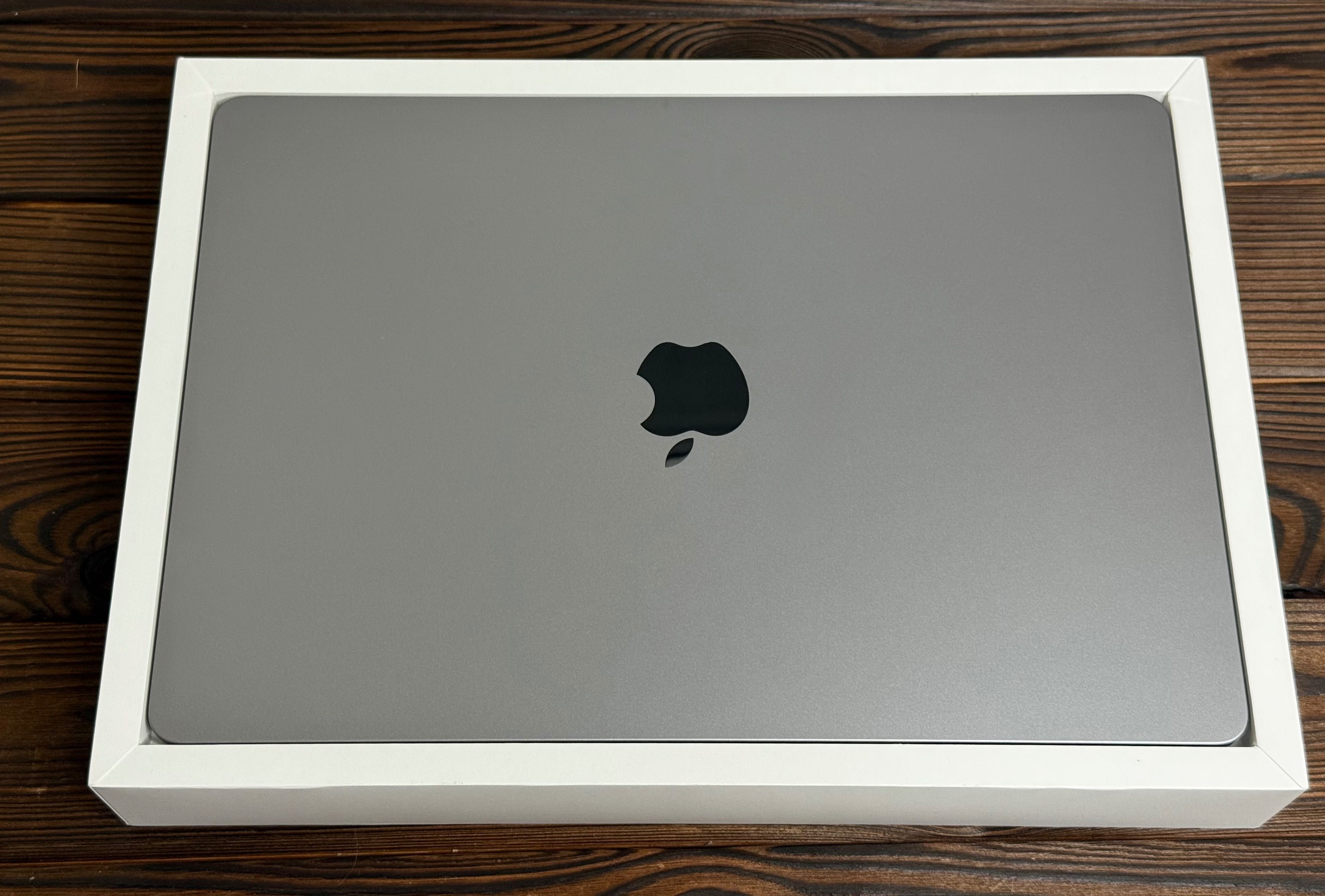 MacBook Air 15 Mid 2024 SpaceGray (MC9D4) M3 16/256SSD 950$ Гарантия