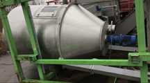 Silos nierdzewny 8m3 z mieszadłem i przekładnią planetarną