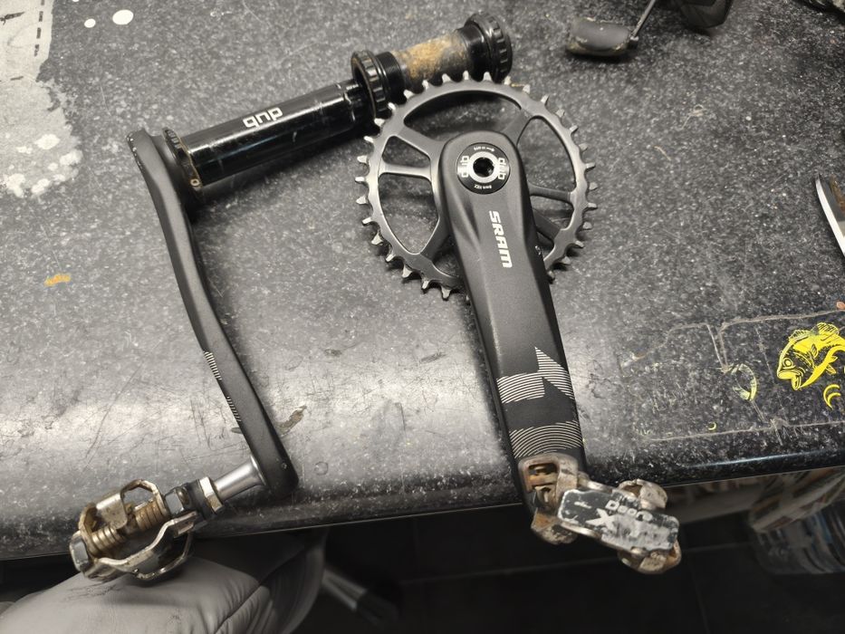 Movimento pedaleiro SRAM
