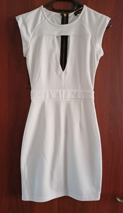 Obcisła sukienka z dekoltem w łódkę, rozmiar XS,