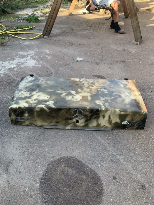 Продам крышку багажника Мерседес 190 W 201