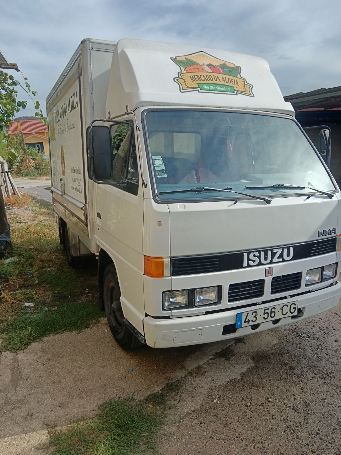 Vendo izusu como nova vem estimada conta com 125 mil km