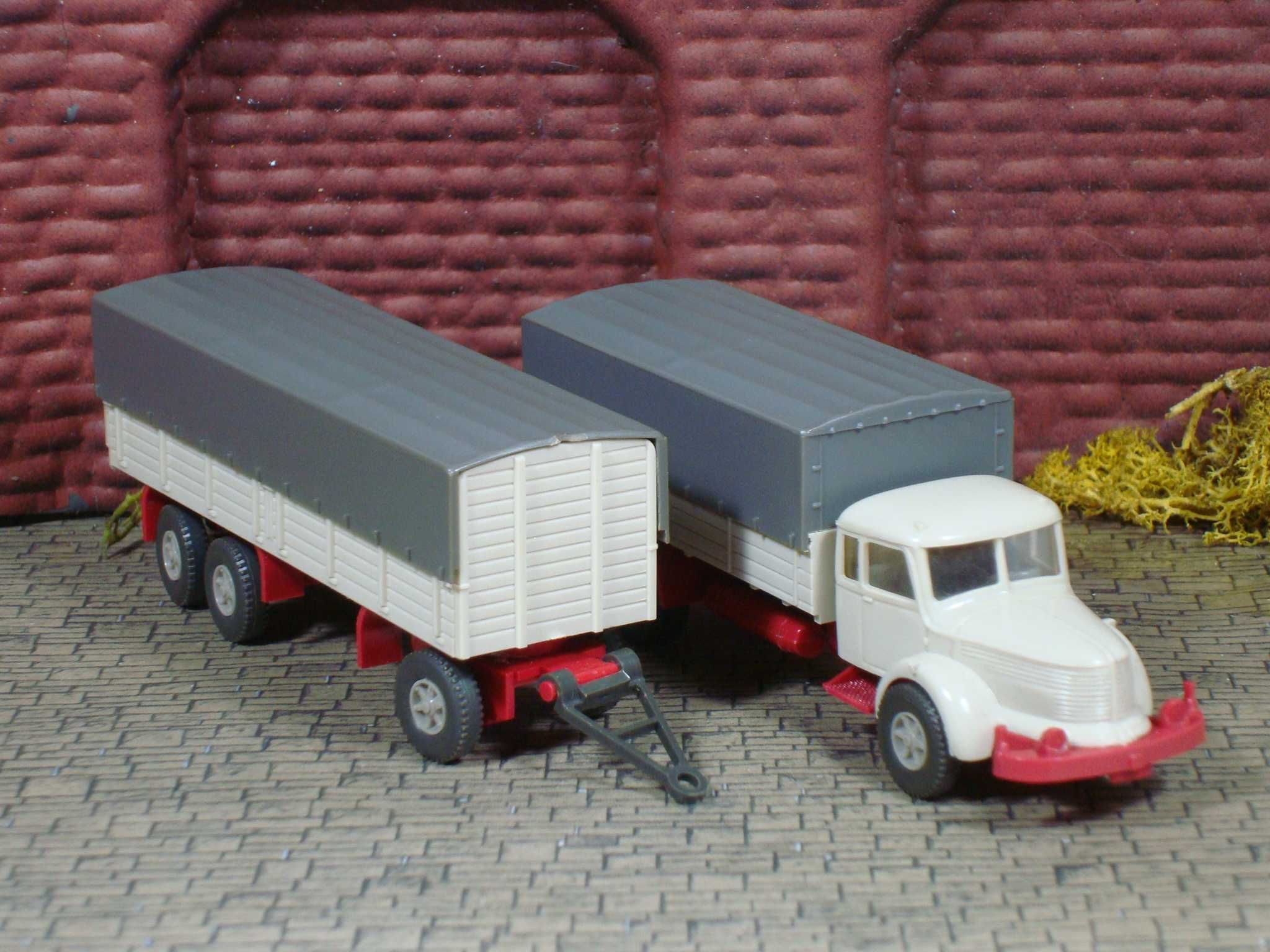 Wiking 480 - Krupp Titan / Camião Plataforma com Reboque / Usado