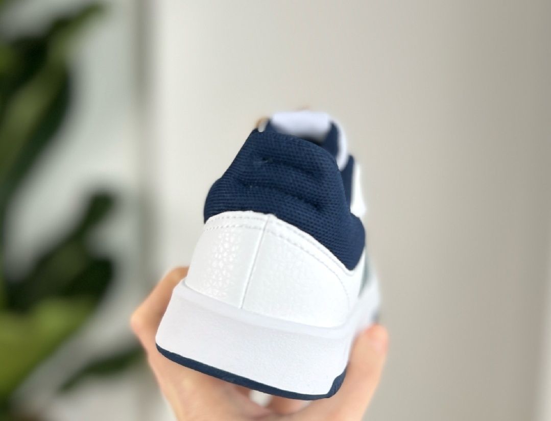Дитячі кросівки Adidas Оригінал Нові  (29, 30 рр. )