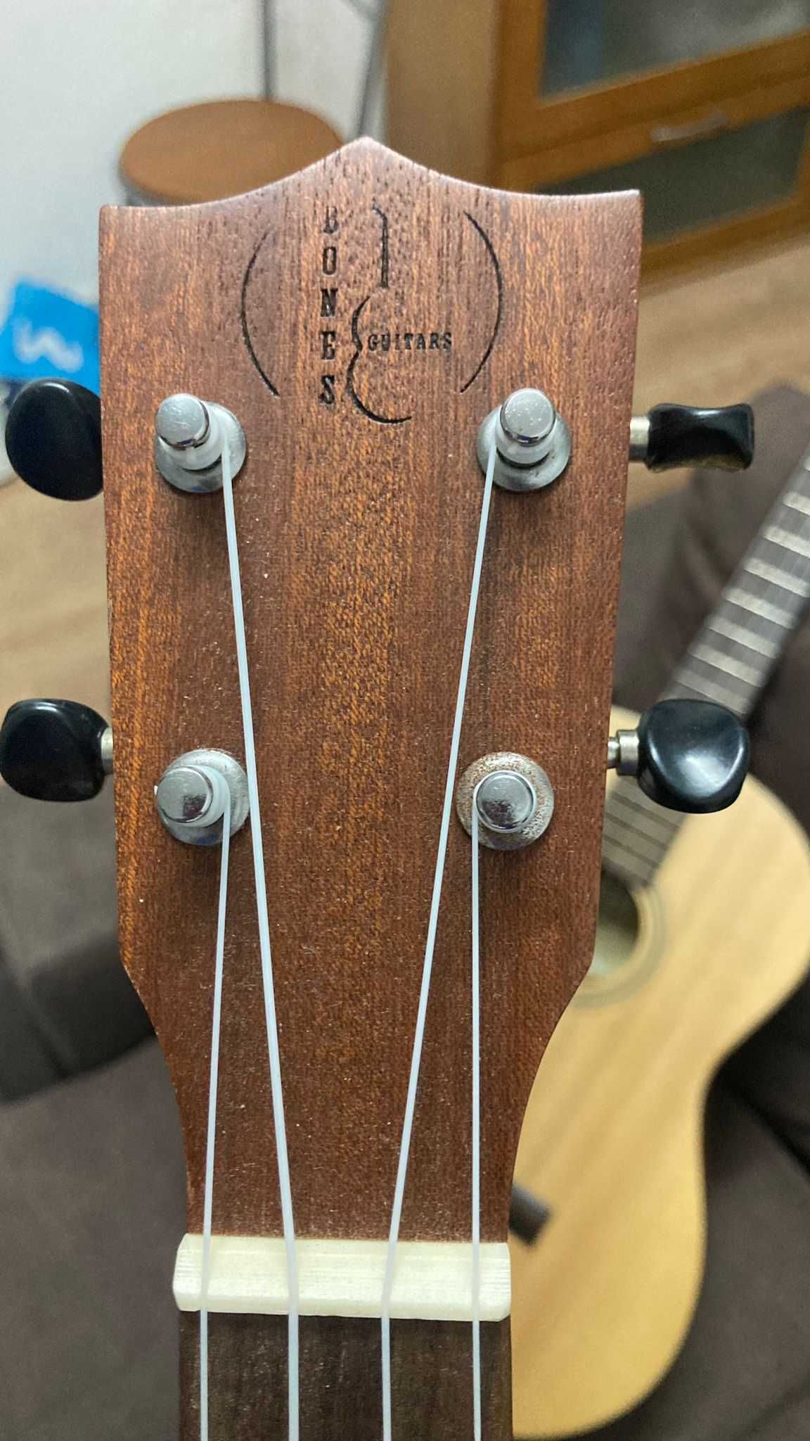 Ukelele tenor (grande)