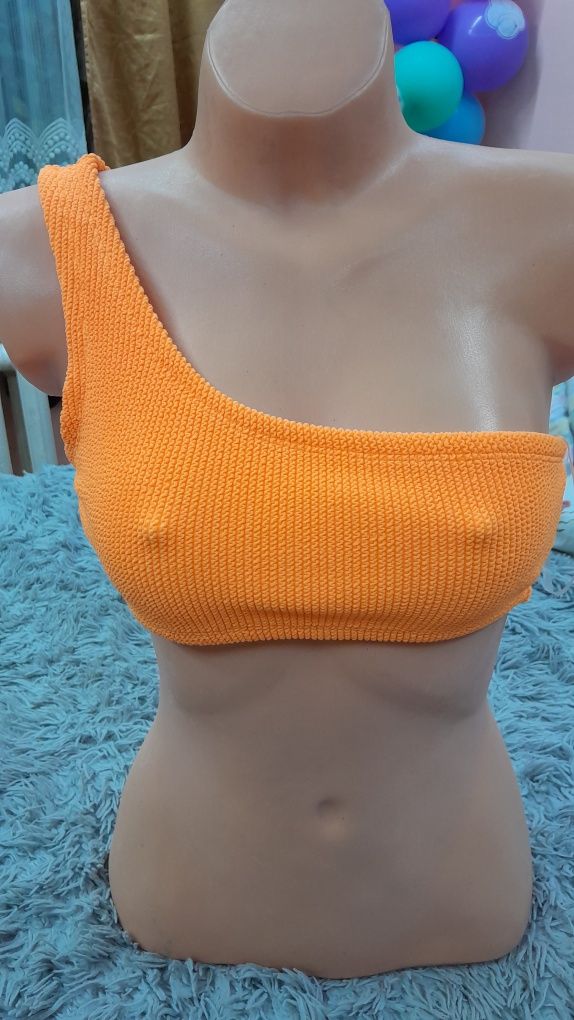 Śliczny pomarańczowy neonowy crop top