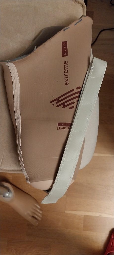 Proteza lewej nogi plus silikon