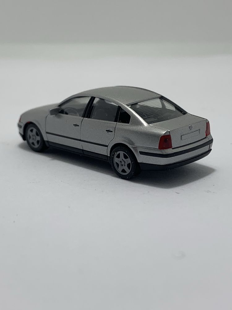 ( V ) _ Volkswagen Passat Herpa 1/87