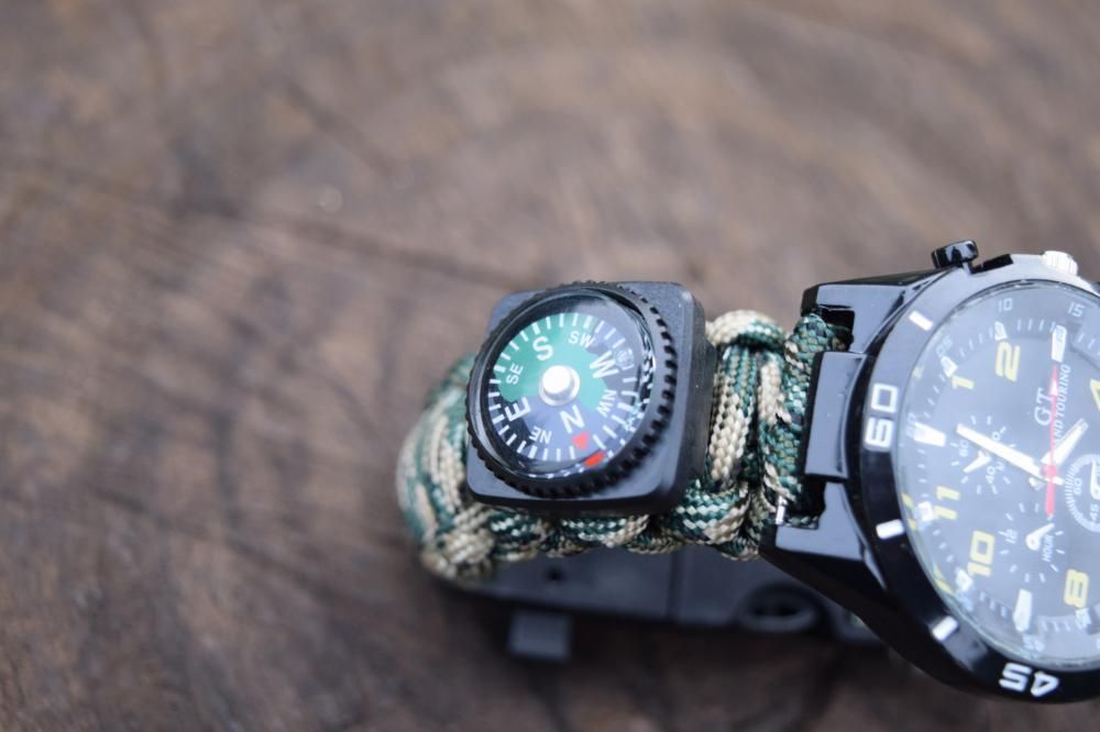 Pulseira paracord camuflada com RELÓGIO flint e bússola airsoft