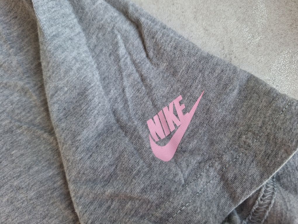 Krotki t-shirt crop koszulka Nike The Nike Tee