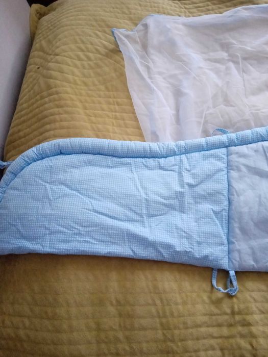 Baldachim do łóżeczka maluszka.