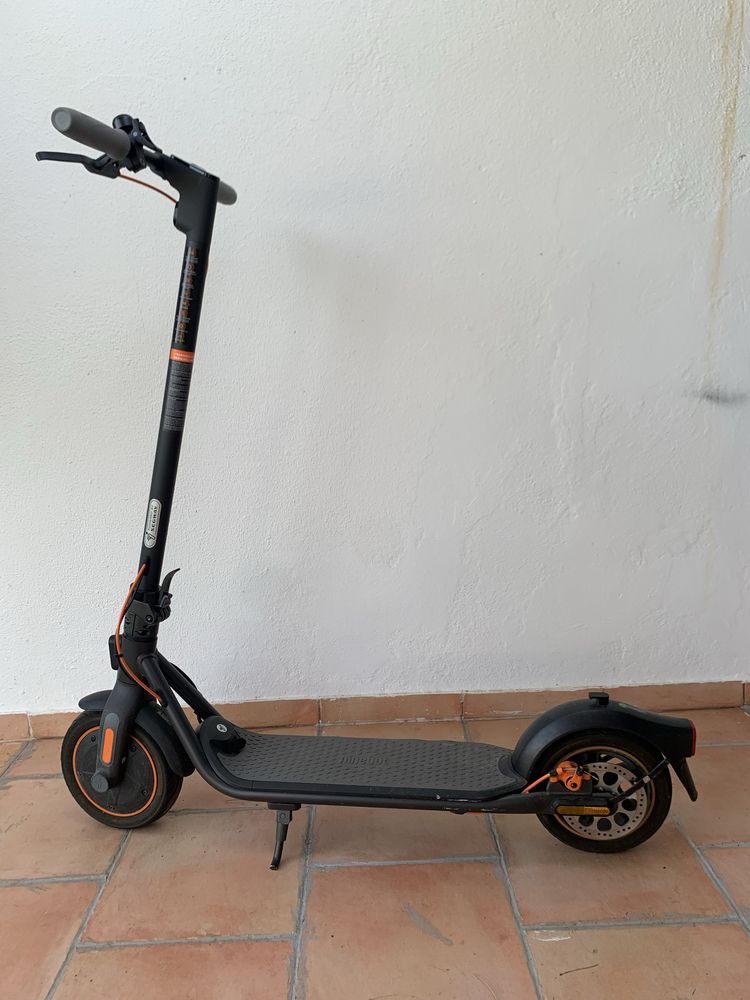 Trotineta electrica Segway Ninebot KickScooter F40E